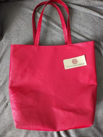 sac cabas femme au café